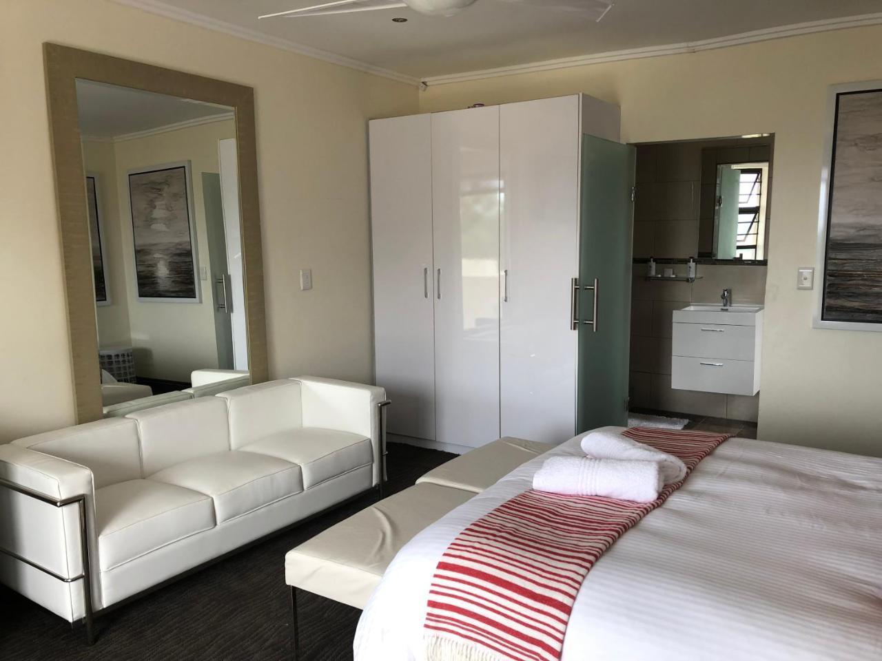 Coral Beach Bed & Breakfast Ист-Лондон Экстерьер фото